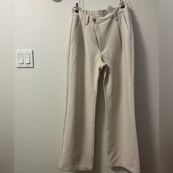 Abercrombie & Fitch Pants - Abercrombie &Fitch Asymmetrical Waist Beige Wide-Leg Pants | Size 27 / US 4